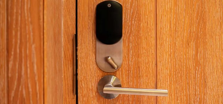 Automatic Locking Door Knob Winton